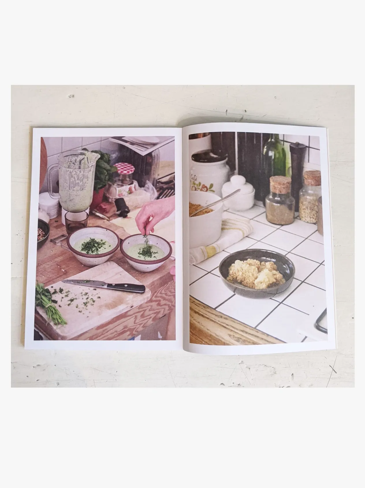 Magazines Kennedy - Eating With Friends Cheap